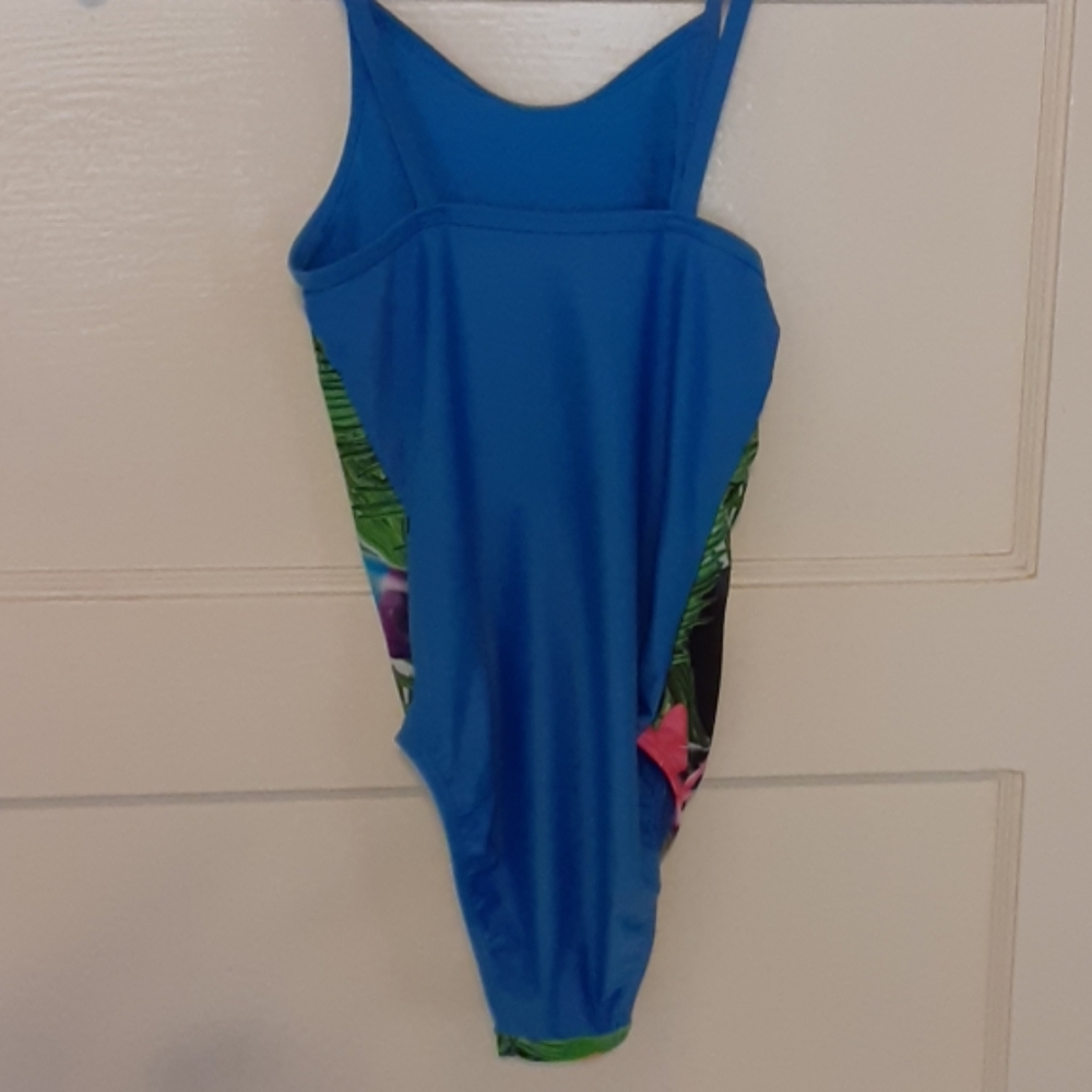 Swimsuit - Picture 2 of 4